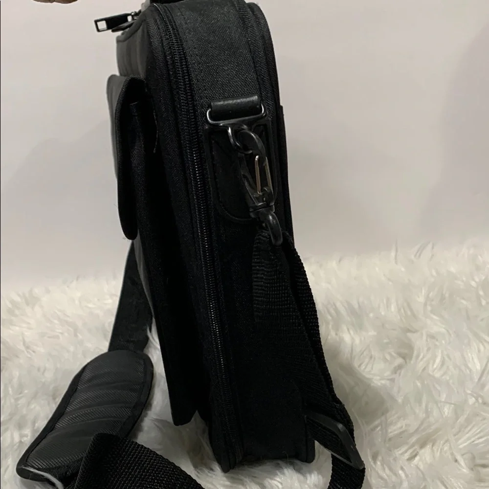 🟢3 for $20—-TARGUS Black Laptop Bag for Men